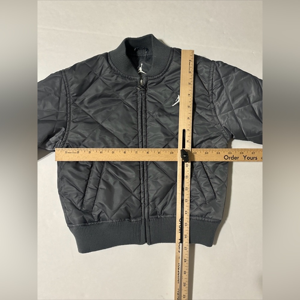 Jordan Jumpman Bomber Jacket Child Size 5 Lightweight Quilted Gray JORDAN LOGO - Picture 7 of 11